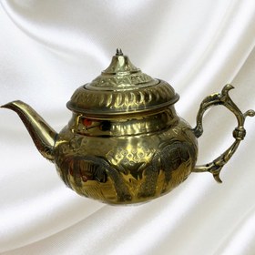 تصویر قوری برنجی قلم کاری طرح هخامنشیان 2 لیتری brass kettle