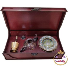 تصویر جعبه چوبی زعفران مدل 01 با هاون جام و قوری و ظرف خاتم 5گرم رنگ ماهگونی 