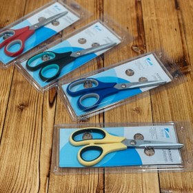 تصویر قیچی بزرگ و دم دستی 