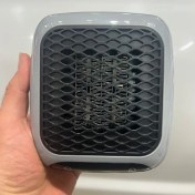 تصویر بخاری کوچک و پریزی با طراحی منحصر به فرد و سرعت گرمایی بالا 