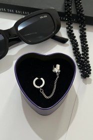 تصویر پیرسینگ گوش فیک 