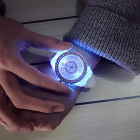تصویر ساعت مچی نگین دار LED دار چند رنگ RGB 