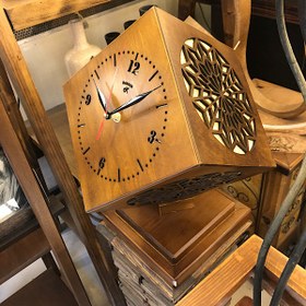 تصویر آباژور رومیزی چوبی مدل ساعت 