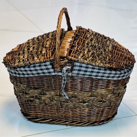 تصویر سبد پیکنیک حصیری کلبه ای طرحدار Patterned cottage wicker picnic basket