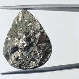 تصویر سنگ پیریت طلایی رنگ معدنی با تراش دروزی 