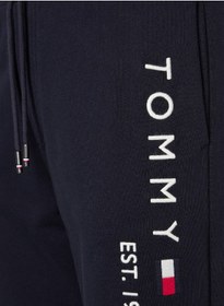 تصویر شلوار جین مردانه با لوگوی گلدوزی شده - کتان، آبی برند Tommy Hilfiger Men's Embroidery Logo Cuffed Joggers - Cotton, Blue