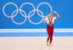 تصویر کلاس ژیمناستیک دختران ۴_۹ ساله مجموعه ورزشی شهدای طرشت 