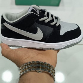 تصویر کتونی بچه گانه نایک اس بی دانک بدون ساق شادو طوسی Nike SB DUNK low 