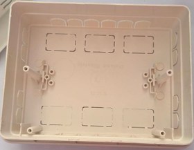 تصویر جعبه فیوز 8 عددی دلند 