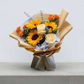 تصویر دسته گل رز طلایی آفتابگردان و شامپاینی کد29 (چین) 
