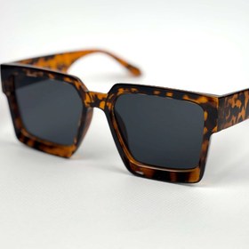 تصویر عینک رترو مربع 