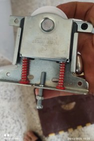 تصویر قرقره ریلی درب کمد زیر قیمت درحد نو 
