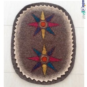 تصویر فرش نمدی بیضی پشمی 