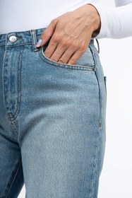 تصویر شلوار جین نیم بگ آبی روشن ۳۰۰۰۷۱۹۰ Light Blue Women's Semi-Baggy Royal Jeans