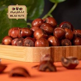 تصویر فندق با پوست 