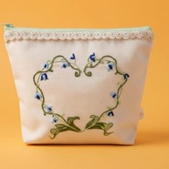 تصویر کیف آرایشی قلب سبز 