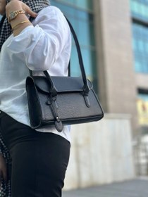 تصویر کیف سر شانه ای زنانه تهیه شده از چرم طبیعی گاو مدل ویشا Women's shoulder bag made of natural cow leather, model Visha