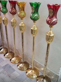 تصویر شمعدان مذهبی کنار منبری پایه بلند لاله 