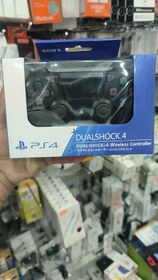 تصویر دسته پلی استیشن ۴ 