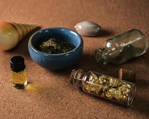 تصویر ماسک جلبک و طلا (حجم دهنده صورت) 