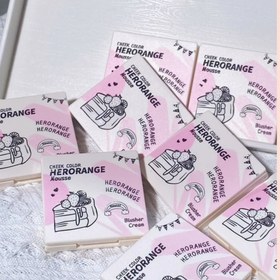 تصویر رژگونه کرمی 