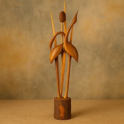 تصویر مجسمه چوبی لک‌لک و گل نیلوفر 