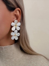 تصویر گوشواره گل صدفی 