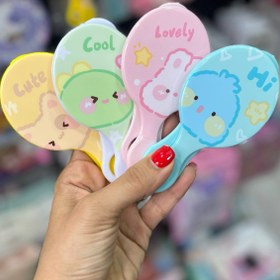 تصویر آینه و شانه دستی 