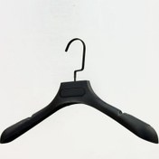 تصویر چوب لباسی اپل دار باریک مشکی جیر 