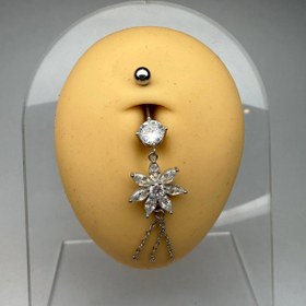 تصویر پرسینگ ناف گل اویز دار 