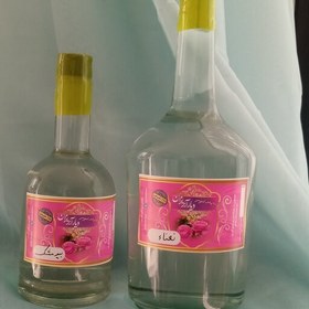 تصویر گلاب و عرقیات گیاهی سنتی با بسته‌بندی در بطری شیشه‌ای مناسب کادو و هدایای تبلیغاتی 