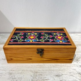 تصویر جعبه چوبی مربع 12 در 22 سانتیمتر پته دوزی دستساز طرح ایرانی کد 005 