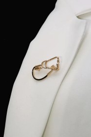 تصویر کد A-137 | گل‌سینه گوشی پزشکی طلایی 