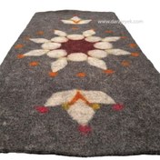 تصویر تشک نمدی یک نفره طبی از پشم طبیعی مناسب برای کمردرد و دردهای عضلانی 