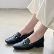 تصویر کفش کالج زنانه مدل تاج پیلتون 