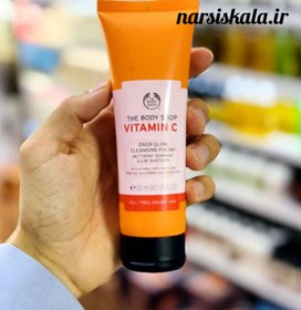 تصویر لایه بردار و شوینده ویتامین C بادی شاپ (The Body Shop Vitamin C Daily Glow Cleansing Polish)