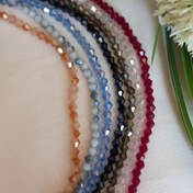 تصویر کریستال مخروطی شکل سایز 4 فروش بصورت ریسه ای تعداد مهره در هر ریسه حدود 95 مهره در هفت رنگ مختلف 