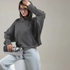 تصویر هودی زنانه کراپ (نیم‌تنه) بهبود | Behboud - رنگ: فیلی - سایز : L هودی کراپ زنانه، هودی نیم تنه، هودی غواصی، هودی بهبود، هودی ترندی، Behboud، هودی کلاهدار کراپ، لباس اسپرت زنانه