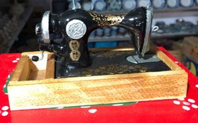 تصویر ماکت چرخ خیاطی سنتی دکوری 