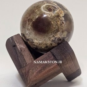 تصویر گوی عقیق 98 گرمی با پایه چوبی agate ball7