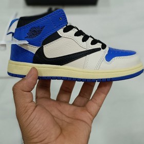 تصویر کتونی بچه گانه نایک ایر جردن ۱ ساقدار تراویس آبی nike air jordan 1 high 