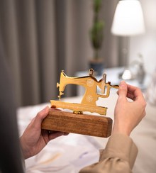 تصویر تندیس چرخ خیاطی 