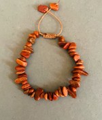 تصویر دستبند سنگ نامنظم دلربا قهوه ای 