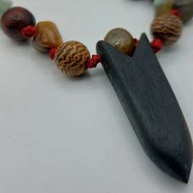 تصویر گردنبند چوبی آبنوس 