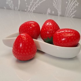 تصویر بالم لب توتفرنگی 