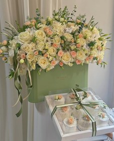 تصویر باکس گل و کاپ کیک خواستگاری سفید سبز کد 138 