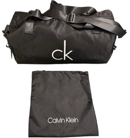 تصویر ساک ورزشی و مسافرتی سی کی – Calvin Klein – کلوین کلین – CK ک کیف جادار و فوق العاده شیک، زیبا و سبک این ساک دارای یک شوزبگ (Shoes Bag) جداگانه میباشد یک بند دستی متوسط دارد و یک بند دوشی بلند قابل تنظیم