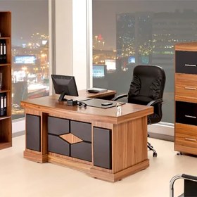 تصویر میز کارشناسی جوان آراد 