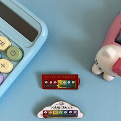 تصویر سنجاق سینه مود - قرمز 