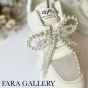 تصویر آویز کفش پاپیونی مرواریدی 